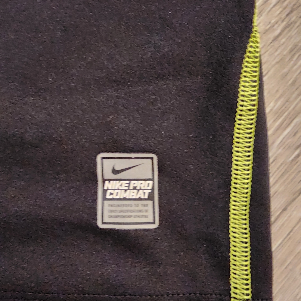 Boys xl nike pro combat shirt - Picture 3 of 6
